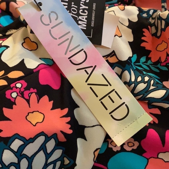 SUNDAZED Printed Willa Twist One Piece Swimsuit - Picture 9 of 9